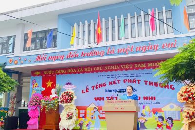 Sáng ngày 24/5/2024. Trường MN Tịnh Khê đã tổ chức Tổng kết, phát thưởng năm học 2023-2024. Về  dự với nhà trường có Lãnh đạo địa phương, BĐDCM HS của trường…nhân dịp này Hội LHPN xã Tịnh Khê đã tặng 10 xuất quà cho những cháu khó khăn trị giá mỗi xuất 200.000₫, Hội khuyến học nhà trường tặng 10xuất trị giá mỗi xuất 1cái cặp+1ram vở, nhà thuốc tây Diễm Phúc (chợ Tịnh Khê) tặng 6 xuất quà cho những trẻ có hoàn cảnh đặc biệt khó khăn,trị giá mỗi xuất 600.000₫. Nhà trường xin chân thành cảm ơn.