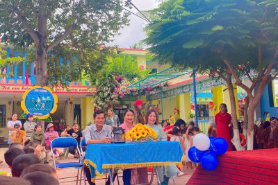 Sáng nay ngày 5/9/2024.Trường mầm non Tịnh Khê tổ chức “Ngày Hội đến trường của bé”. Đến dự với nhà trường gồm có Lãnh đạo địa phương và Ban đại diện cha mẹ học sinh. Nhân dịp này Hội khuyến học nhà trường và Các nhóm trẻ ĐLTT trên địa bàn  tặng 20 xuất quà cho những trẻ có hoàn cảnh khó khăn.