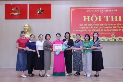 Ngày 26/5 đồng chí Đỗ Thị Dung, đại diện cho Chi bộ Trường Mầm non Tịnh Khê đã đạt Giải Nhất Hội thi Báo cáo viên, Tuyên truyền viên giỏi năm 2026. Thành tích hôm nay không chỉ là niềm tự hào cá nhân mà còn thể hiện bản lĩnh chính trị vững vàng, tinh thần trách nhiệm, sự tâm huyết và khả năng truyền cảm hứng trong công tác tuyên truyền của người đảng viên.