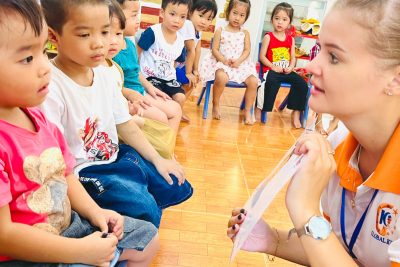 Giờ học Tiếng anh cùng cô Julia của các cháu khối Mầm trường Mầm Non Tịnh Khê ???