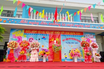 Hãy để ngày hôm nay là ngày bắt đầu của những điều mới mẻ và tuyệt vời nhất! “NGÀY HỘI ĐẾN TRƯỜNG CỦA BÉ” Năm học: 2023-2024 hòa chung  niềm vui này Hội khuyến học của trường đã huy động và trao tặng 10 xuất quà mỗi suất trị giá 200.000đ cho các em có hoàn cảnh khó khăn.???