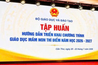 Trường Mầm non Tịnh Khê vô cùng vinh dự và tự hào khi được lựa chọn là 1 trong 15 trường mầm non của tỉnh Quảng Ngãi tham gia thực hiện thí điểm Chương trình Giáo dục mầm non mới của Bộ Giáo dục và Đào tạo trong năm học 2026–2027.    Ngày 20-23/7/2026 Cô Phan Thị Thanh Hiếu-PHT và cô Đỗ Thị Thu Danh- GV-TTCM đã tham gia và hoàn thành lớp tập huấn triển khai chương trình giáo dục mầm non thí điểm trực tiếp tại Tp Cần Thơ.     Năm học 2026-2027, hứa hẹn có nhiều đổi mới trong ngành giáo dục nói chung và Trường MN Tịnh Khê nói riêng. Đây là niềm vinh dự lớn, đồng thời cũng là trách nhiệm để tập thể cán bộ quản lý, giáo viên và nhân viên nhà trường tiếp tục phát huy tinh thần đoàn kết, đổi mới, sáng tạo, không ngừng nâng cao chất lượng chăm sóc, nuôi dưỡng và giáo dục trẻ. Với sự quan tâm chỉ đạo và đồng hành của Lãnh đạo Sở GD-ĐT, lãnh đạo địa phương, phụ huynh và quyết tâm của tập thể nhà trường, Trường mầm non Tịnh Khê sẽ nỗ lực triển khai hiệu quả chương trình thí điểm, góp phần thực hiện thành công mục tiêu giáo dục mầm non theo tinh thần của Nghị quyết 71, tạo nền tảng vững chắc cho sự phát triển toàn diện của trẻ em trong giai đoạn mới.